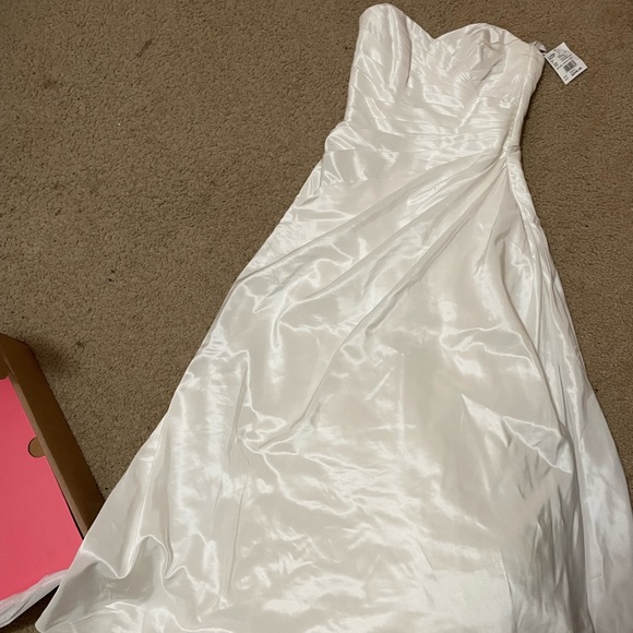 David’s Bridal Gown Size 6 - Picture 3 of 9